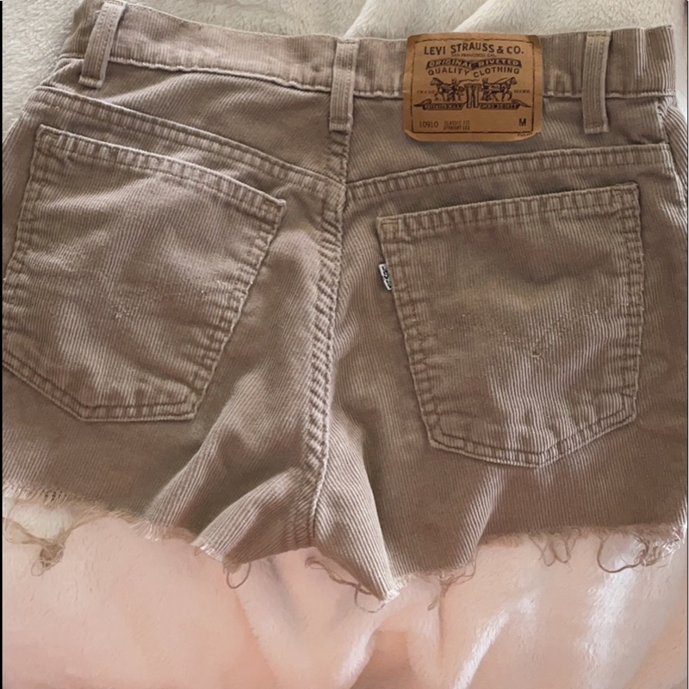 khaki levi cutoffs